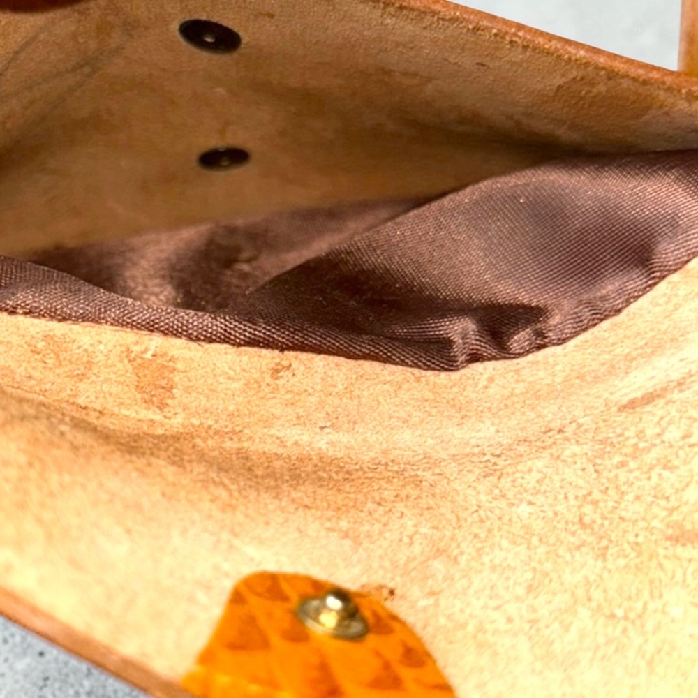 MUNDI small vintage Tan leather clean Crossbody Bag with Flap Closure - Picture 9 of 13